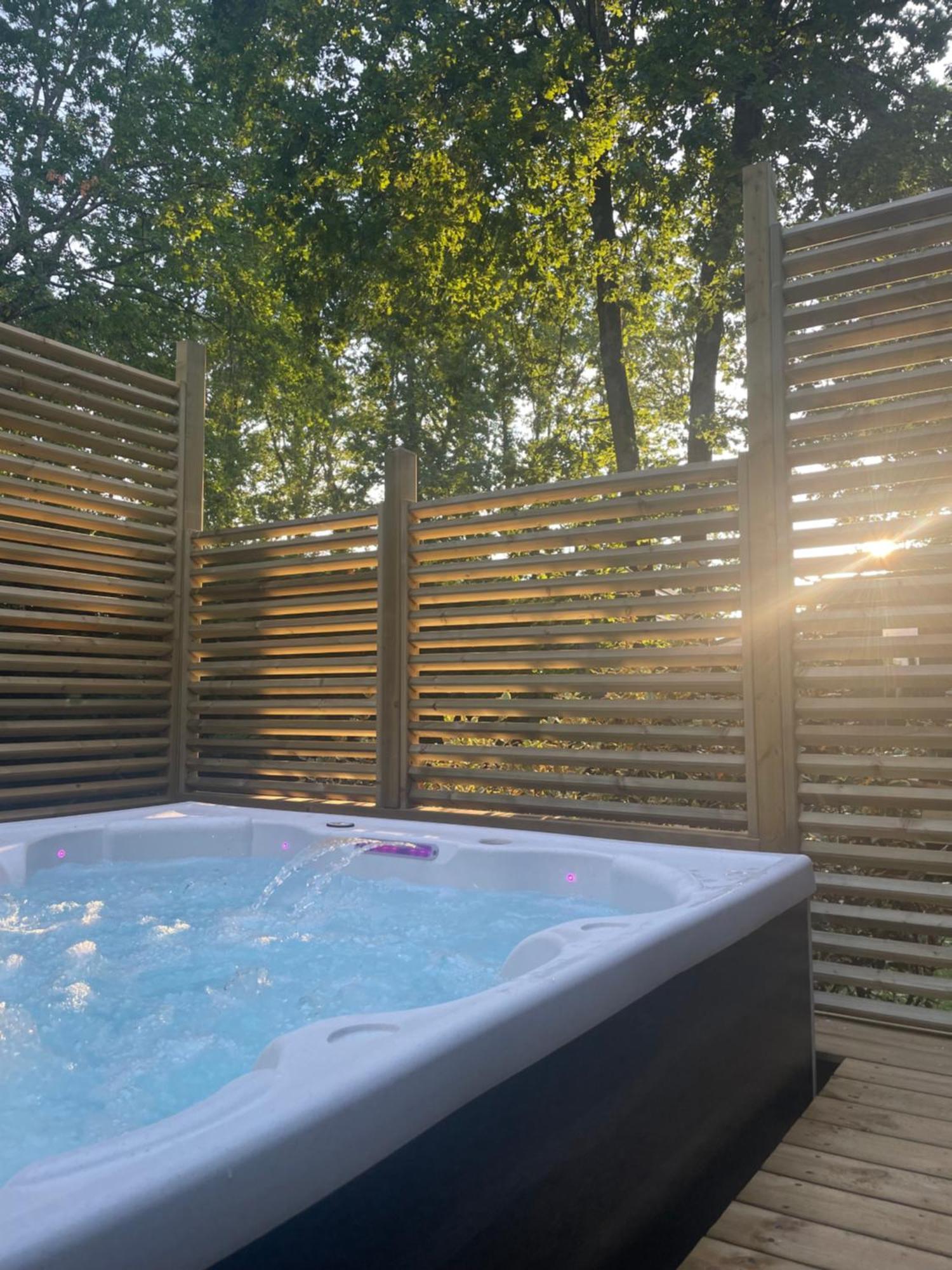 Camping Chant Des Oiseaux ***
